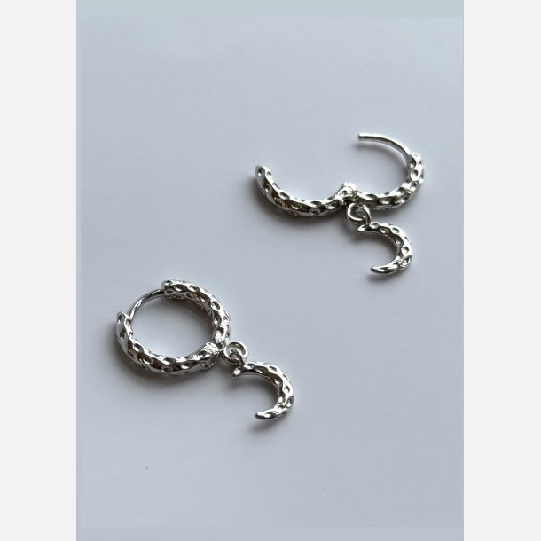 Hoops med m�nevedh�ng | fors�lvet messing (12 mm + 7 mm vedh�ng)