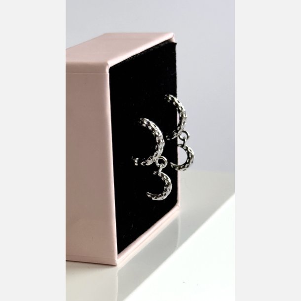 Hoops med m�nevedh�ng | fors�lvet messing (12 mm + 7 mm vedh�ng)