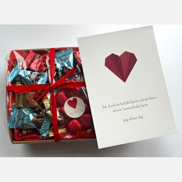Tak, fordi du lod dit hjerte st� p� klem | Valentinskurv med chokolade og A5 kort (F�rdigpakket gavekurv)