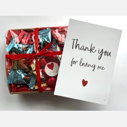 Thank you for loving me | Valentinskurv med chokolade og A5 kort (F�rdigpakket gavekurv)