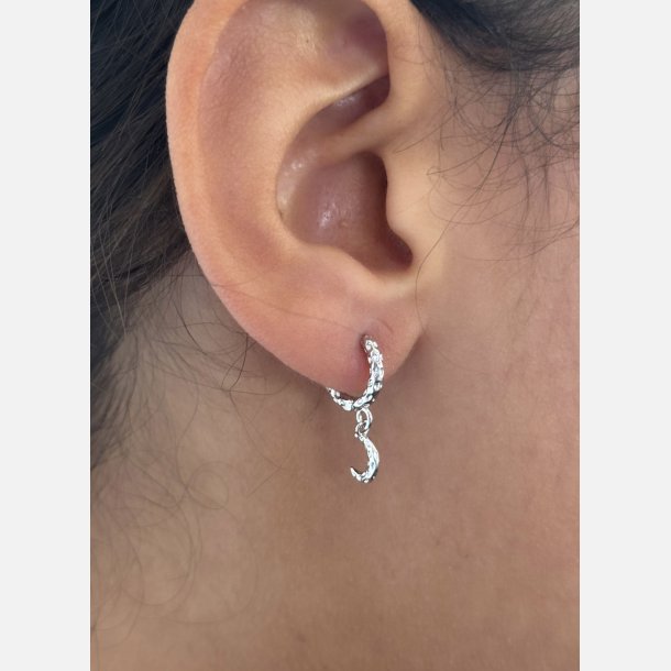 Hoops med m�nevedh�ng | fors�lvet messing (12 mm + 7 mm vedh�ng)