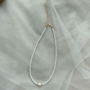 Perlehalskde med glasperler og ferskvandsperle ( 40 cm+5cm justerbar lngde)