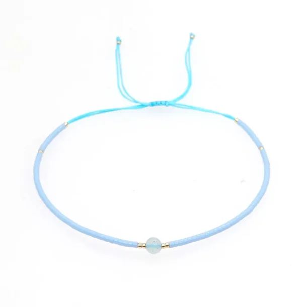 Lily armbnd (lys bl miyukiperler og lille bl chalcedon sten)