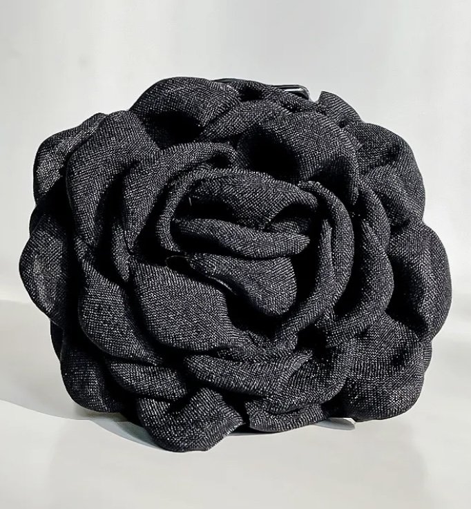 Blomster hrklemme sort (8,5 cm)