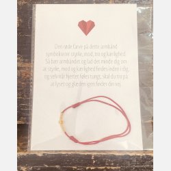 Rdt armbnd med tilhrende A6 kort (red string) (Mrk rd, tekst 1, styrke, mod, tro og krlighed)