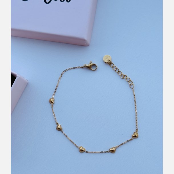 Fem sm� hjerter | Forgyldt armb�nd og A5 kort til konfirmand