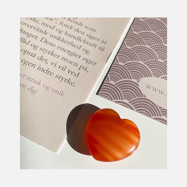 Rd agat hjertesten med A7 kort 