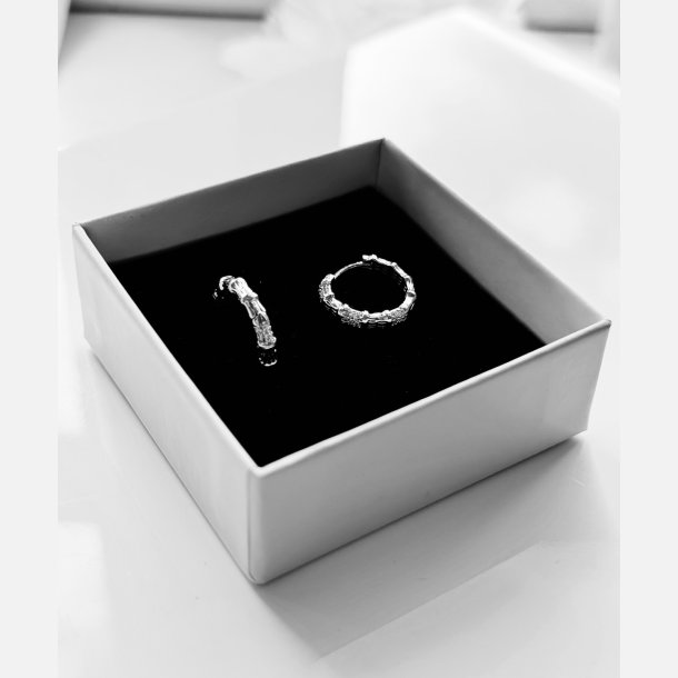 Sisse sm� creoler med zirkonia (Forgyldt og fors�lvet) UDEN SMYKKE�SKE