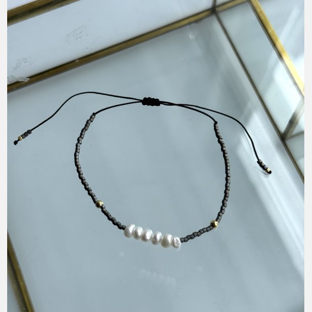 Justerbart armb�nd med perler (Gr�) UDEN smykke�ske