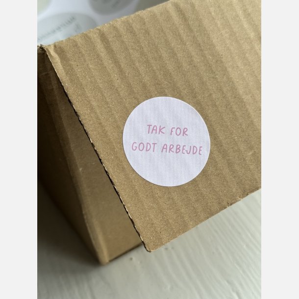 Tak for godt arbejde /rosa (Papirklistermrke 4 cm dia)