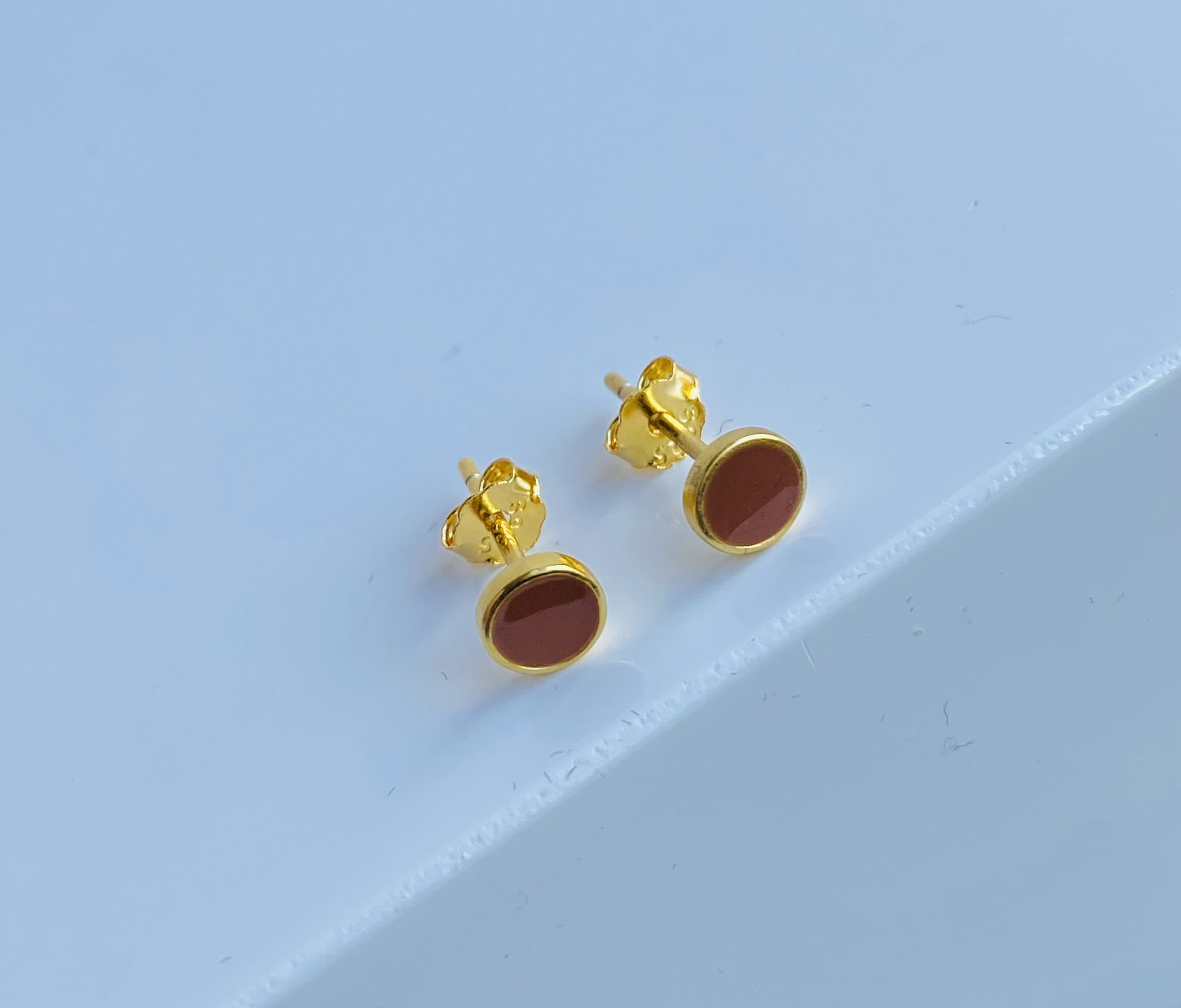 5 mm Color dots (karamel/brun/forgyldt) (R)