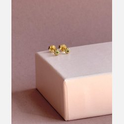 Tiny bloom (forgyldte m. grn zirkonia) UDEN SMYKKESKE