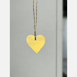 Lille hjerte i messing  for dem, du brer i hjertet (A6 kort og messing ophng)
