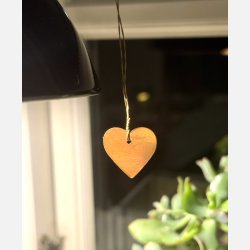 Lille hjerte i messing  for dem, du brer i hjertet (A6 kort og messing ophng)