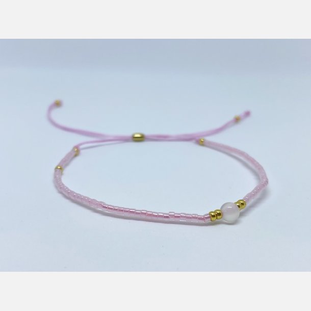 Lily armbnd (rosa miyukiperler og lille rosakvarts sten)