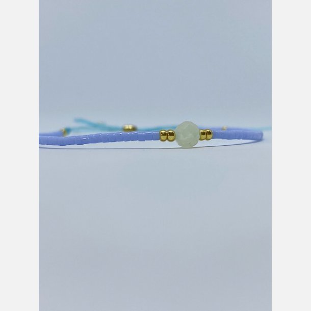 Lily armbnd (lys bl miyukiperler og lille bl chalcedon sten)