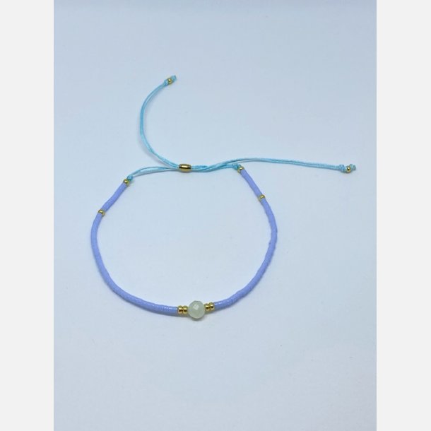 Lily armbnd (lys bl miyukiperler og lille bl chalcedon sten)