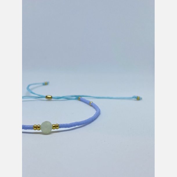 Lily armbnd (lys bl miyukiperler og lille bl chalcedon sten)