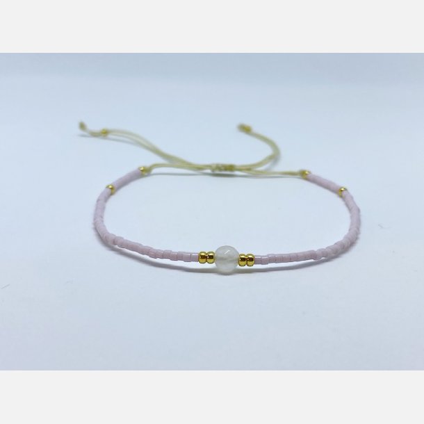 Lily armbnd (mat lys rosa/lavendel miyukiperler og rosakvarts sten)