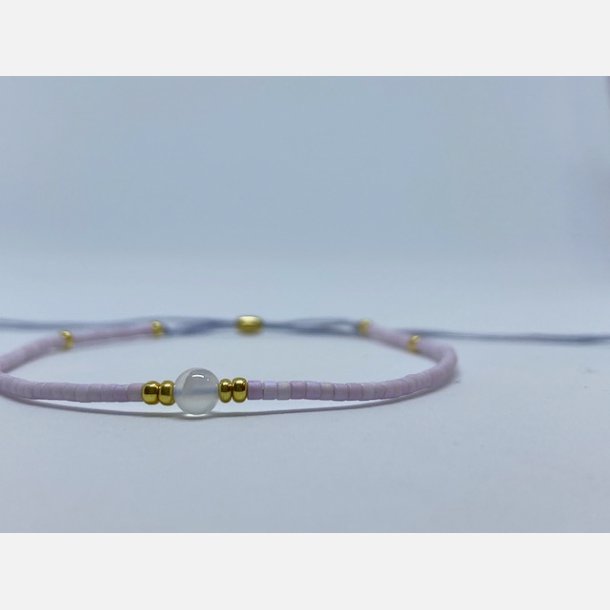 Lily armbnd (lys rosa/lavendel miyukiperler og rosa chalcedon sten)
