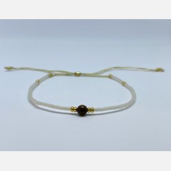 Lily armbnd (mat hvid miyukiperler og lille tigerje sten)