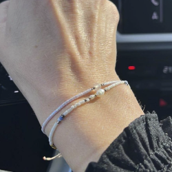 Lily armbnd (lys bl miyukiperler og lille bl chalcedon sten)